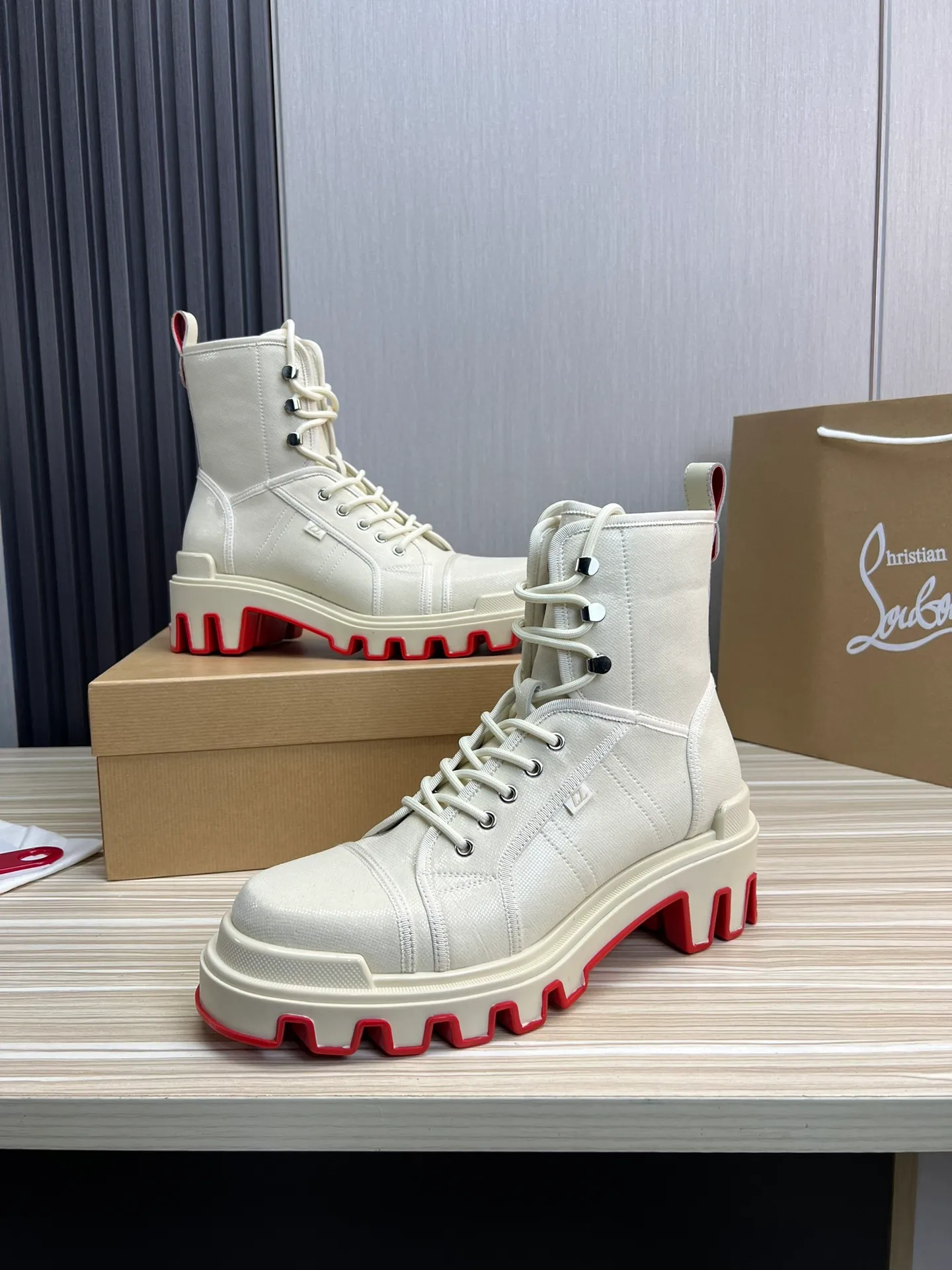 Men's shoes 💰820💰 CL popular red-soled boots 🆑1:1 original mold opening. Official website updated simultaneously ~ Christian* Louboutin, imported cowhide leather upper + water-dyed cowhide lining, original thick red sole, wear-resistant and non-slip ⬆️ Full set of counter packaging 🎁38-45 (38.45 custom-made, non-refundable)